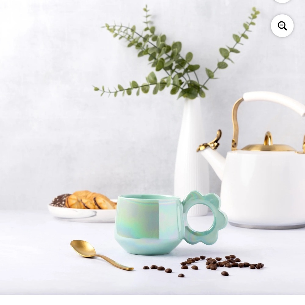 New set of 2 Thyme & Table Green Pearl Mug with Flower Shaped Handle 13.5 fl oz